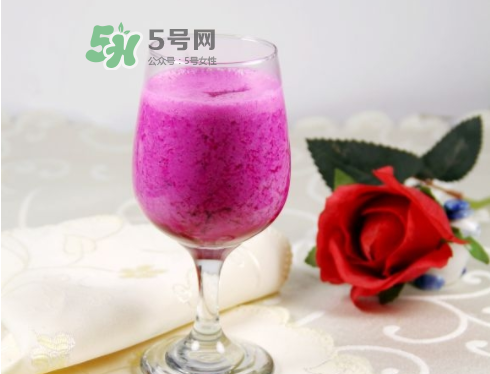 紅心火龍果能和酸奶一起吃嗎？紅心火龍果和酸奶榨汁好嗎？