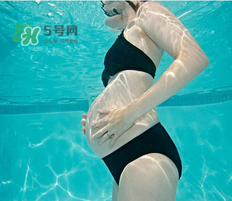 孕婦能游泳嗎？孕婦能不能去游泳池？