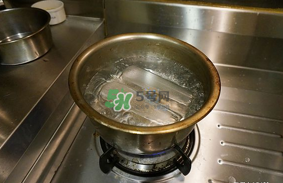 奶瓶刷尼龍的好還是海綿的好？洗奶瓶的正確方法