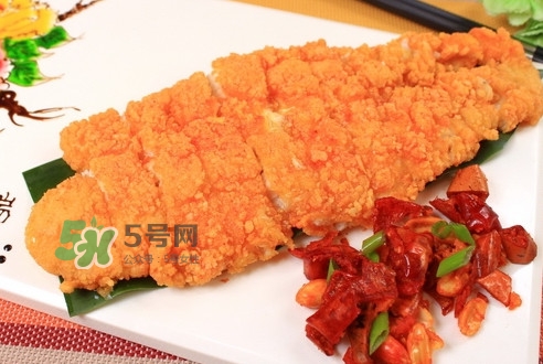 金鱒魚清蒸為什么變黑？食用金鱒魚有什么好處
