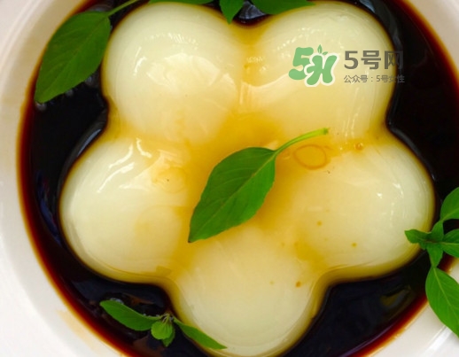 涼糕是什么做的？涼糕要用清水泡多久