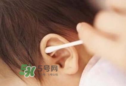 兒童耳屎成硬塊怎么辦？?jī)和撼捎矇K有危害嗎？