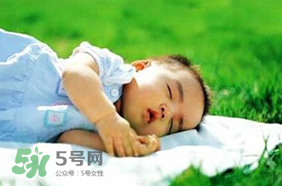 寶寶曬太陽對(duì)眼睛好嗎？寶寶曬太陽對(duì)眼睛的有影響嗎？