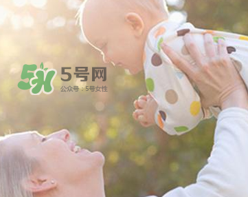 寶寶曬太陽對(duì)眼睛好嗎？寶寶曬太陽對(duì)眼睛的有影響嗎？
