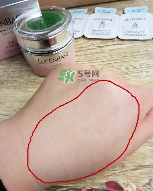 透真水光素顏霜怎么樣？透真素顏霜好用嗎？