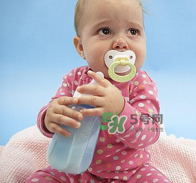 寶寶能喝蜂蜜水嗎？蜂蜜水寶寶能長期喝嗎？