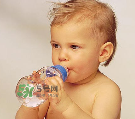 寶寶能喝蜂蜜水嗎？蜂蜜水寶寶能長期喝嗎？