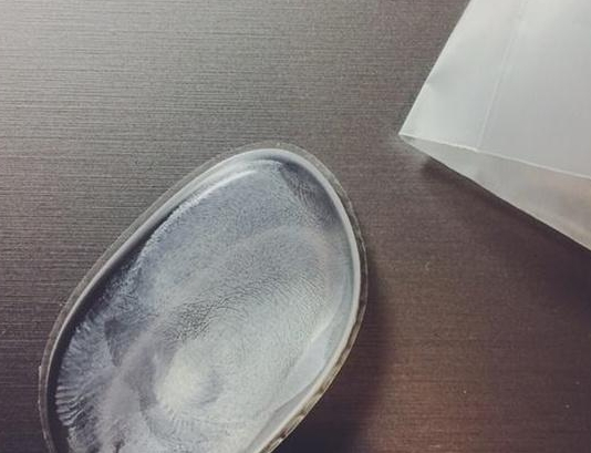 硅膠粉撲和氣墊粉撲哪個(gè)好用？硅膠粉撲和氣墊粉撲對比
