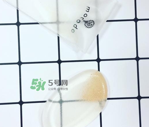 硅膠粉撲和海綿粉撲哪個(gè)好？硅膠粉撲和美妝蛋哪個(gè)好
