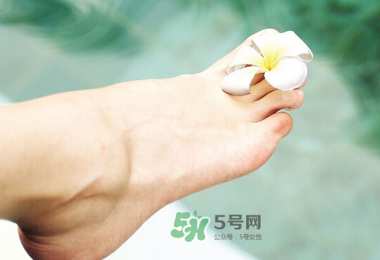 花椒水泡腳能治白發(fā)嗎？花椒水泡腳的禁忌