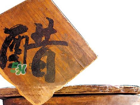 醋泡腳用白醋還是陳醋？泡腳用什么醋最好？