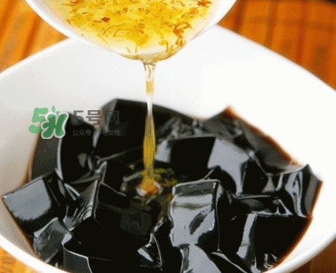 龜苓膏男人能吃嗎？龜苓膏吃多了會(huì)怎么樣
