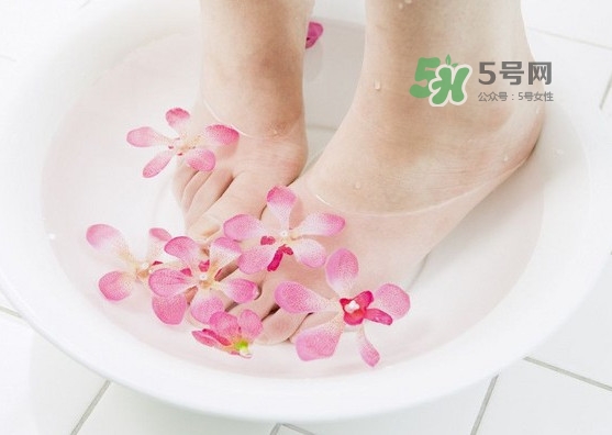 花椒水泡腳能治白發(fā)嗎？花椒水泡腳的禁忌