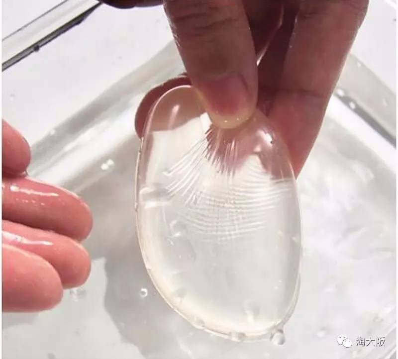 硅膠粉撲和氣墊粉撲哪個(gè)好用？硅膠粉撲和氣墊粉撲對比