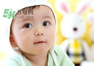 6個(gè)月寶寶不能喝水嗎？寶寶多大可以喝水呢？