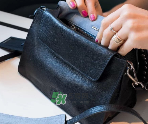 prada etiquette手袋尺寸多大？prada etiquette尺寸有幾種？