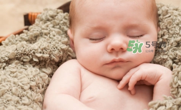 3~5個月的寶寶有多了解這個世界？寶寶睡眠習(xí)慣如何規(guī)范？