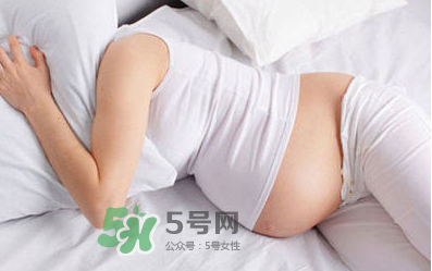 頭胎有妊娠線二胎沒(méi)有是因?yàn)閷殞毿詣e不一樣嗎？