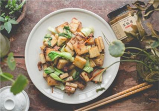 隔夜菜放冰箱能吃嗎？吃隔夜菜有哪些危害？