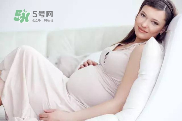 孕期肚皮癢是怎么回事？妊娠紋癢怎么辦？