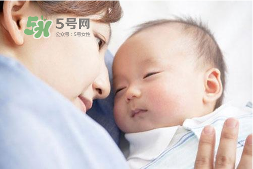 8月份坐月子穿什么衣服？八月份坐月子穿什么鞋？