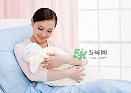 8月份坐月子穿什么衣服？八月份坐月子穿什么鞋？