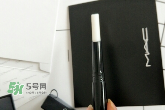 mac唇部打底膏怎么用？mac唇部打底使用方法