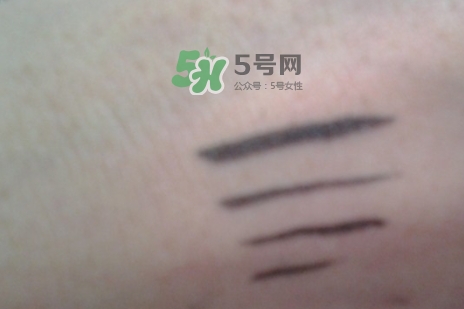 mac眼線液筆怎么用？mac魅可眼線液筆使用方法