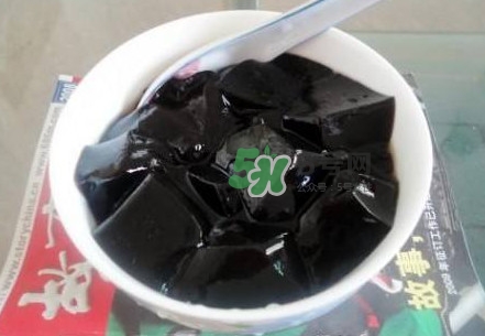 燒仙草是黑涼粉嗎？燒仙草和黑涼粉的區(qū)別