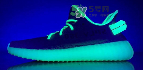 adidas yeezy boost 350 v2黃斑馬是夜光的嗎？