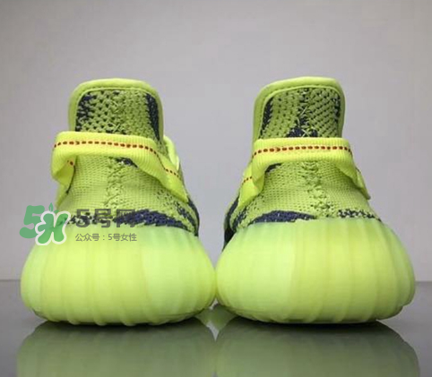 adidas yeezy boost 350 v2黃斑馬是夜光的嗎？