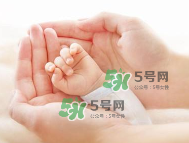 坐月子要穿內(nèi)衣嗎？坐月子不穿內(nèi)衣胸會(huì)下垂嗎？