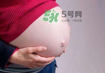 孕期可以蹲著上廁所嗎？孕期上廁所會壓到寶寶嗎？