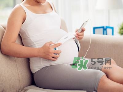 音樂胎教是媽媽聽還是放在肚子上？胎教音樂有哪些？