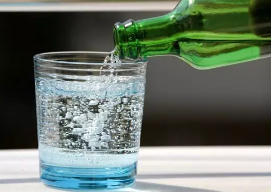 蘇打水是碳酸飲料嗎？蘇打水和碳酸飲料的區(qū)別