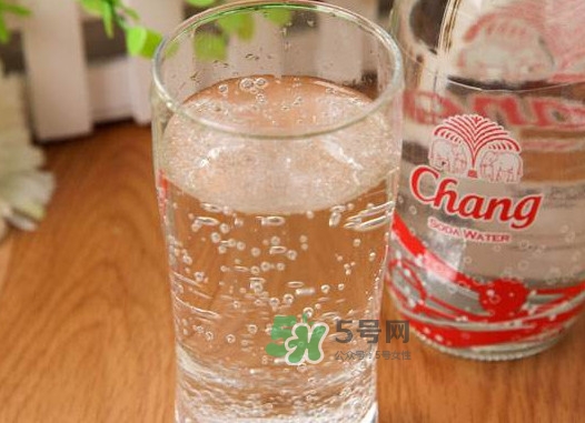 蘇打水是什么水？蘇打水喝多了會(huì)怎么樣？