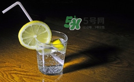 蘇打水什么時(shí)候喝最好？蘇打水什么人不能喝