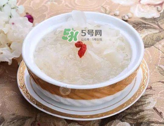 燕窩和銀耳的功效一樣嗎？燕窩和銀耳的區(qū)別？