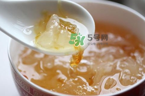 燕窩和銀耳的功效一樣嗎？燕窩和銀耳的區(qū)別？