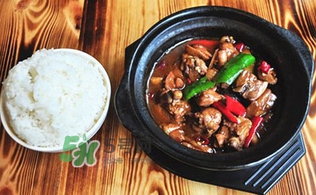 黃燜雞米飯有幾個(gè)品牌？黃燜雞米飯有營(yíng)養(yǎng)嗎