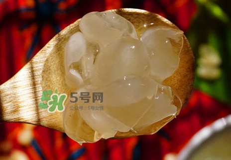 皂角米可以用熱水泡嗎？皂角米用冷水泡好還是熱水泡好