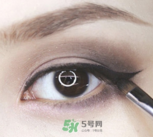 煙熏妝怎么畫？煙熏妝的畫法步驟圖解