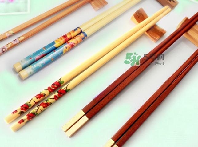 木筷子可以放消毒柜嗎？木筷子和竹筷子哪個好