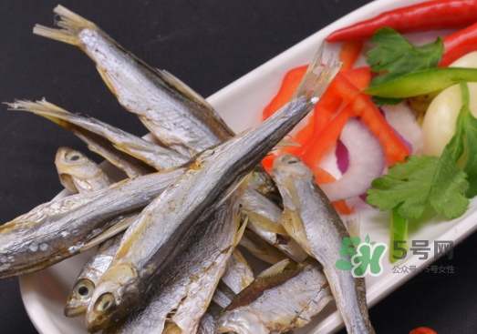 刁子魚是秋刀魚嗎？刁子魚是海魚嗎？