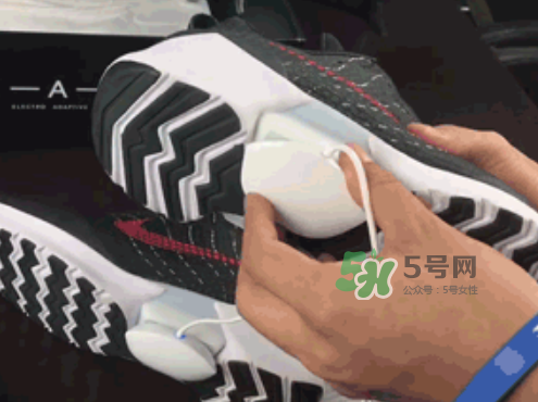 nike hyperadapt 1.0怎么充電？耐克自動(dòng)系鞋帶鞋要充電嗎？