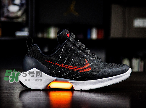 nike hyperadapt 1.0怎么充電？耐克自動(dòng)系鞋帶鞋要充電嗎？