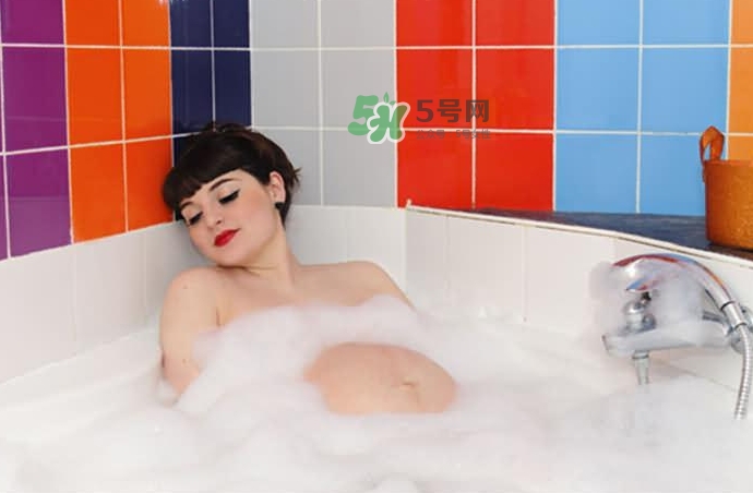 孕晚期洗澡可以搓肚子嗎？孕晚期洗澡注意事項(xiàng)