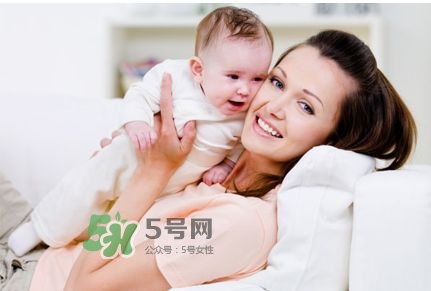 產(chǎn)后掉頭發(fā)很厲害怎么辦？產(chǎn)后掉頭發(fā)吃什么好？