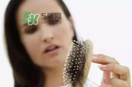 產(chǎn)后掉頭發(fā)很厲害怎么辦？產(chǎn)后掉頭發(fā)吃什么好？