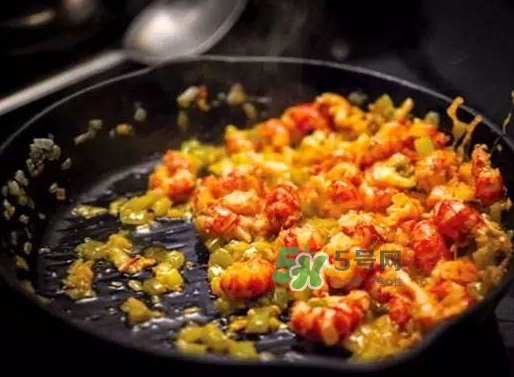 小龍蝦泡飯好吃嗎？小龍蝦泡飯怎么做好吃？